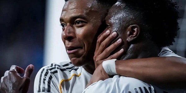 金球奖评选争议：维尼修斯不满双标，登贝莱获奖引发热议