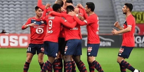 欧冠小组赛关键对决，意甲劲旅战捷甲豪门