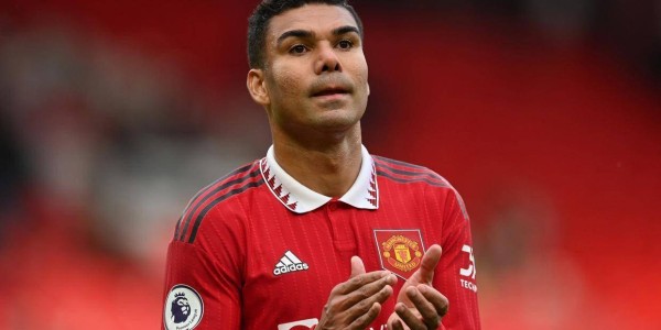 卡塞米罗的“降薪续约”：曼联豪赌的理性回归，还是战术革新的妥协？