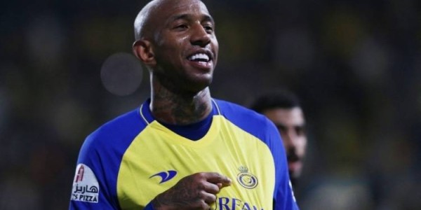 穆里尼奥再掀舆论狂潮，25分钟11打10换来0：0，裁判两度改变比赛